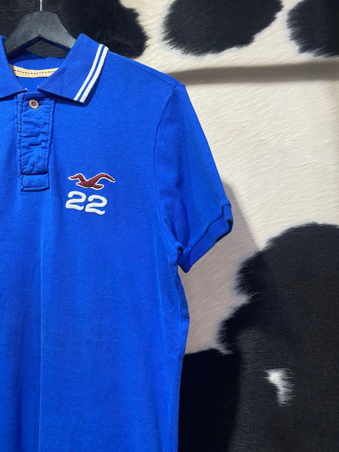 Hollister 22 로고 자수 디테일 반팔 티셔츠 상품이미지4