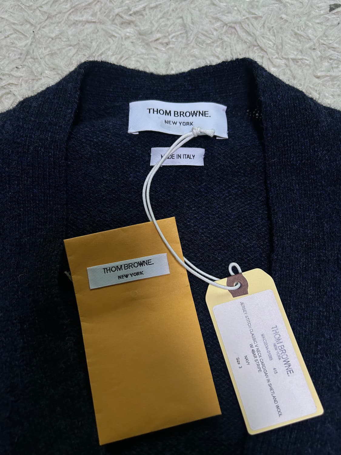 [새상품급, 3] 톰브라운 사선완장 셰틀랜드 가디건 네이비 상품이미지2