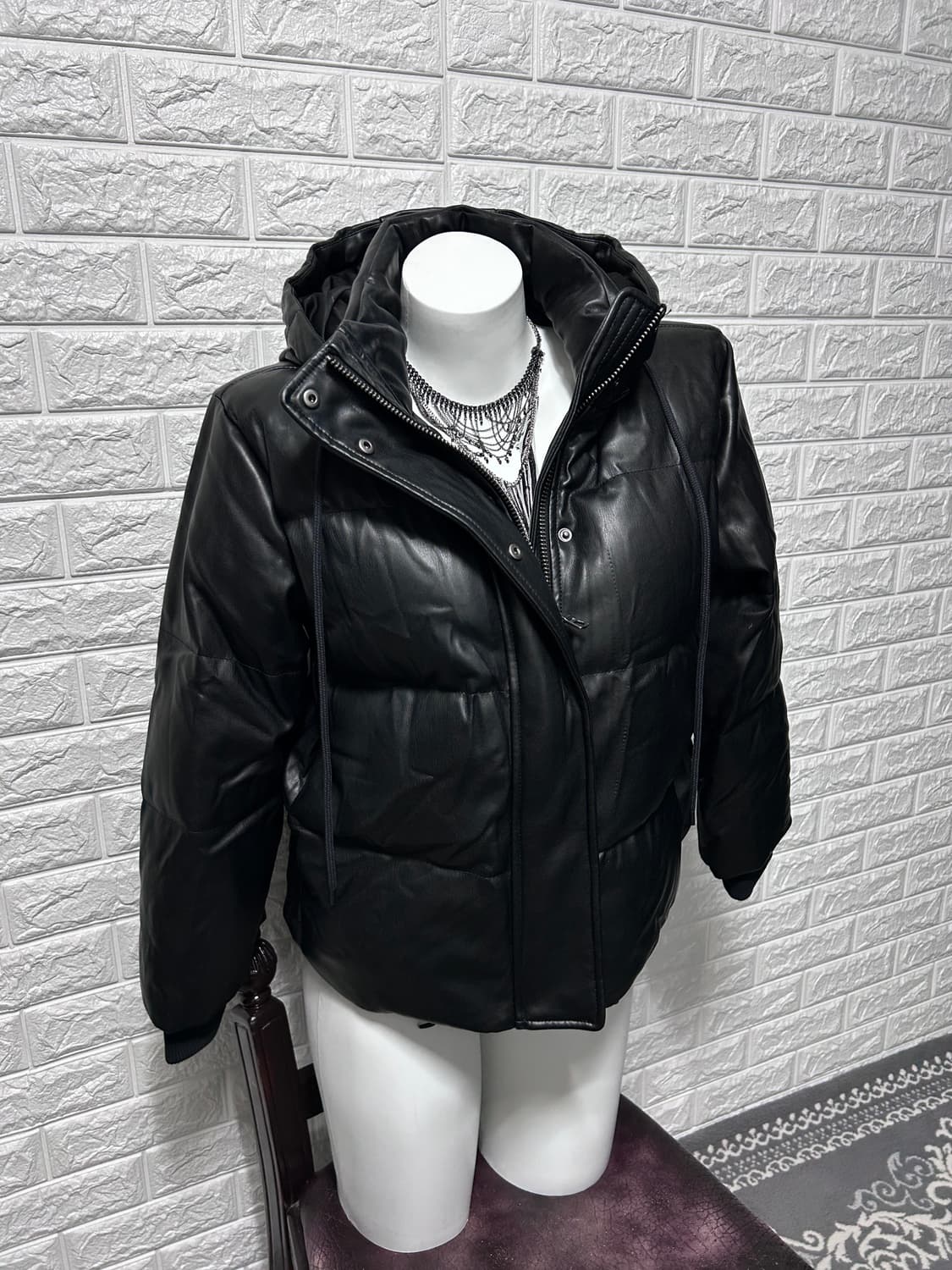 Alice and Olivia 후디드 비건 레더 자켓 상품이미지1