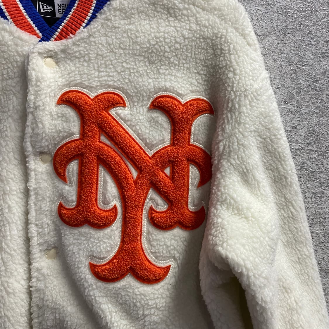 뉴에라 화이트 배색 쉐르파 버튼 자켓 B3188 상품이미지3