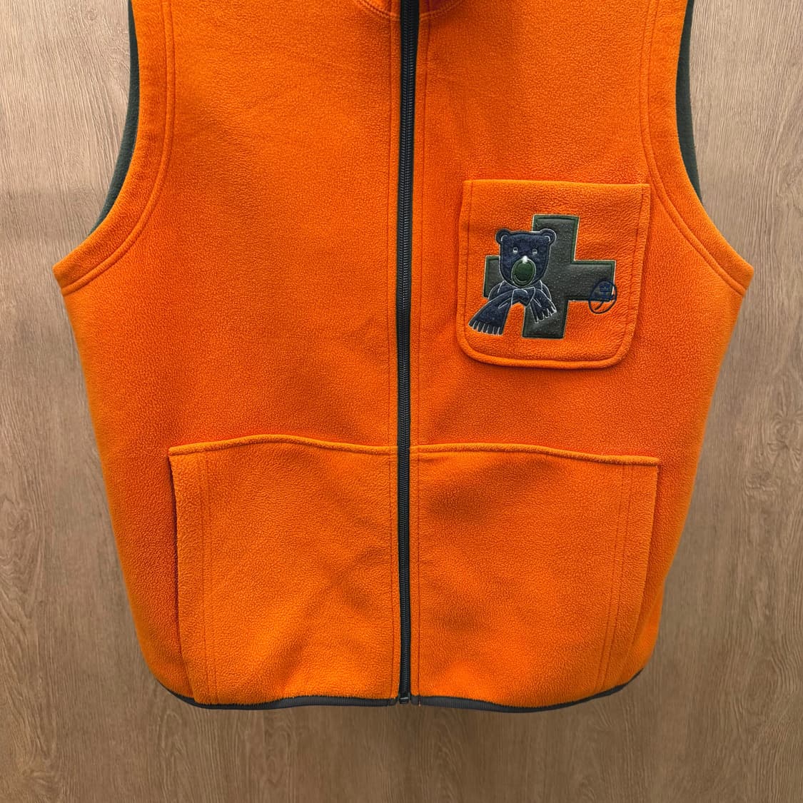 까스텔바작 스포츠 리버시블 플리스 베스트 로고 자수 디테일 오렌지 카키 상품이미지5