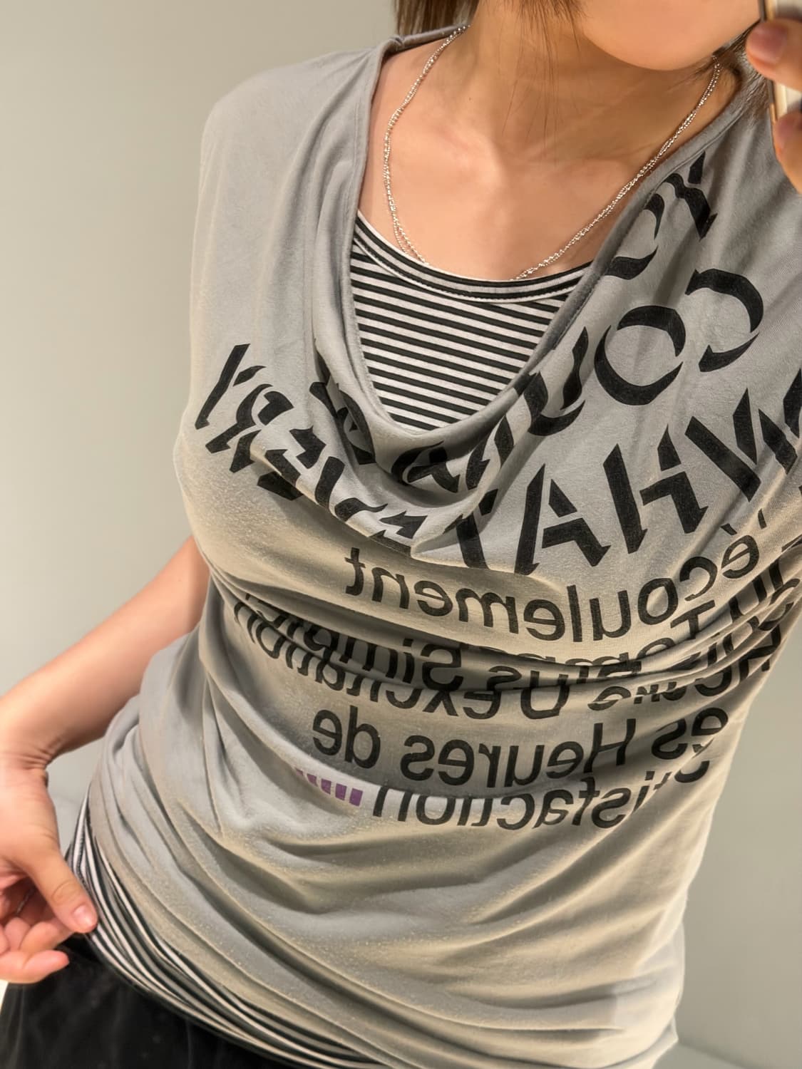 stripe layered lettering drape top 상품이미지4