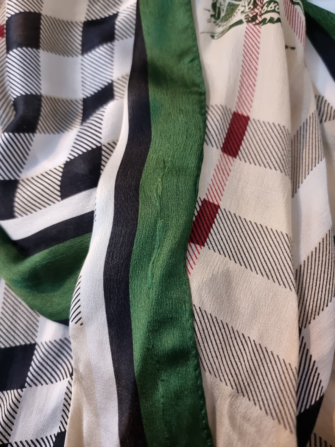 버버리(BURBERRY) 클래식 체크 실크 스카프 머플러형 상품이미지8