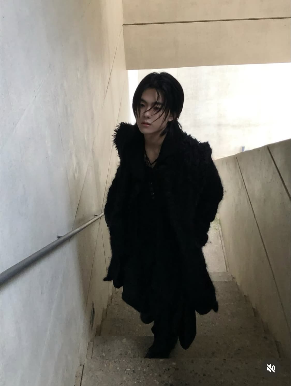 꼼데가르송 옴므 플러스 23aw 축융 모헤어 폭스 퍼 코트 상품이미지1