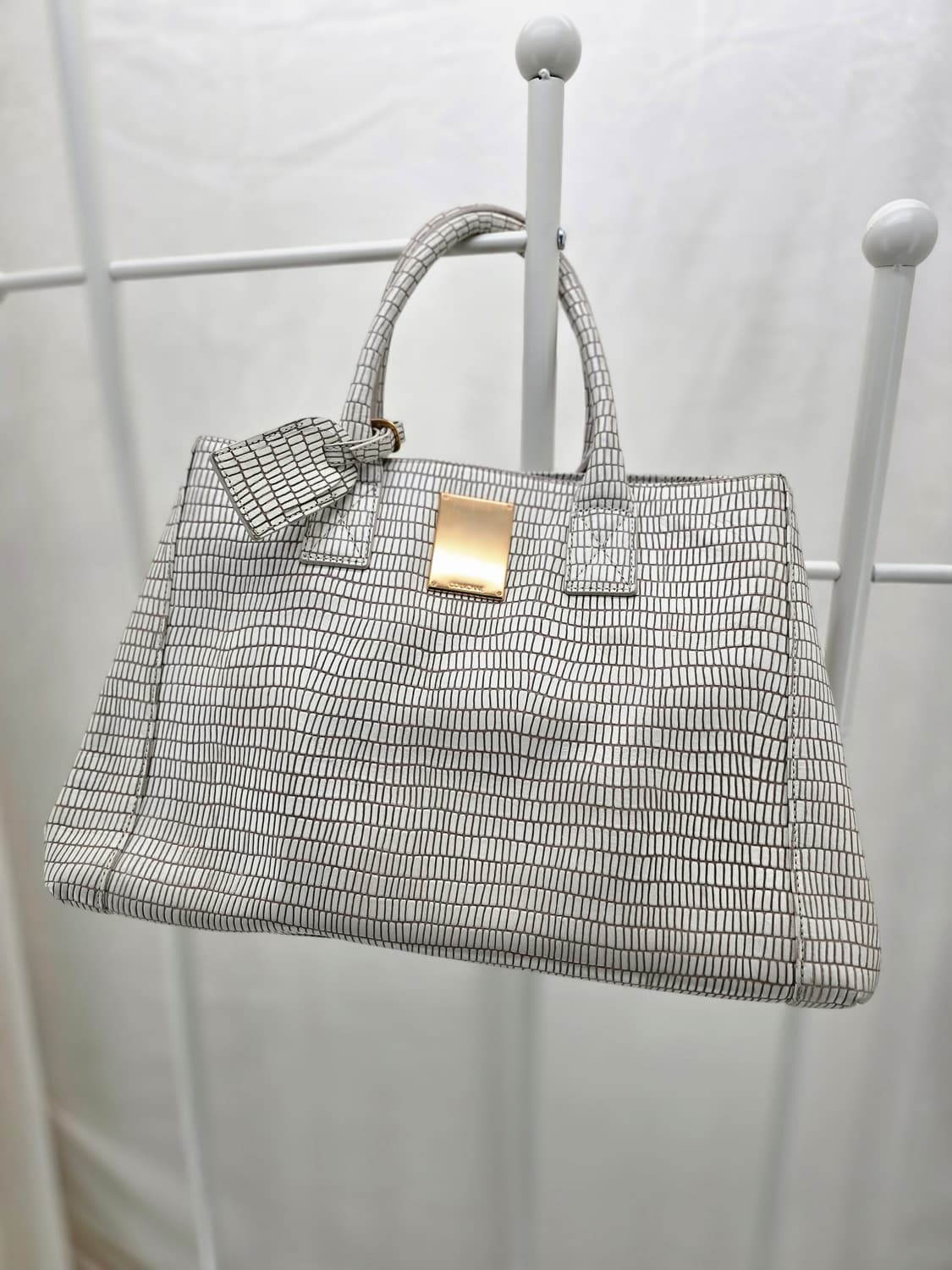 쿠론 토트백 화이트 패턴 상품이미지1