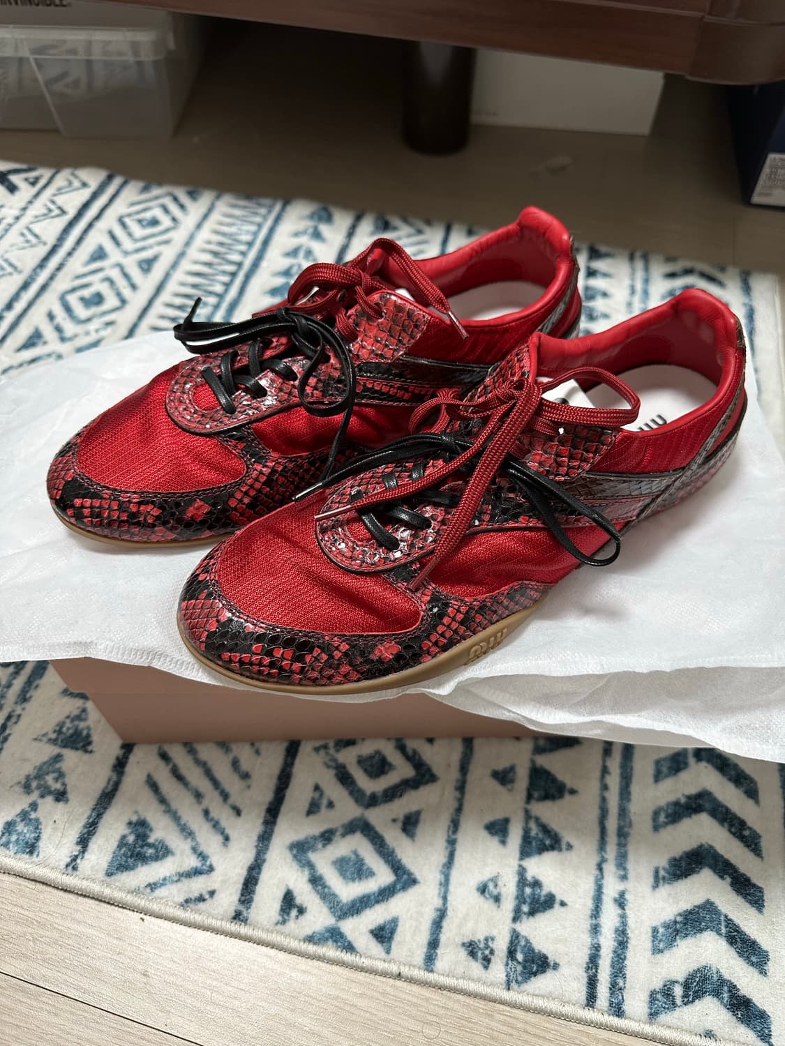 미우미우 김나지움 파이썬 스니커즈 42 상품이미지2