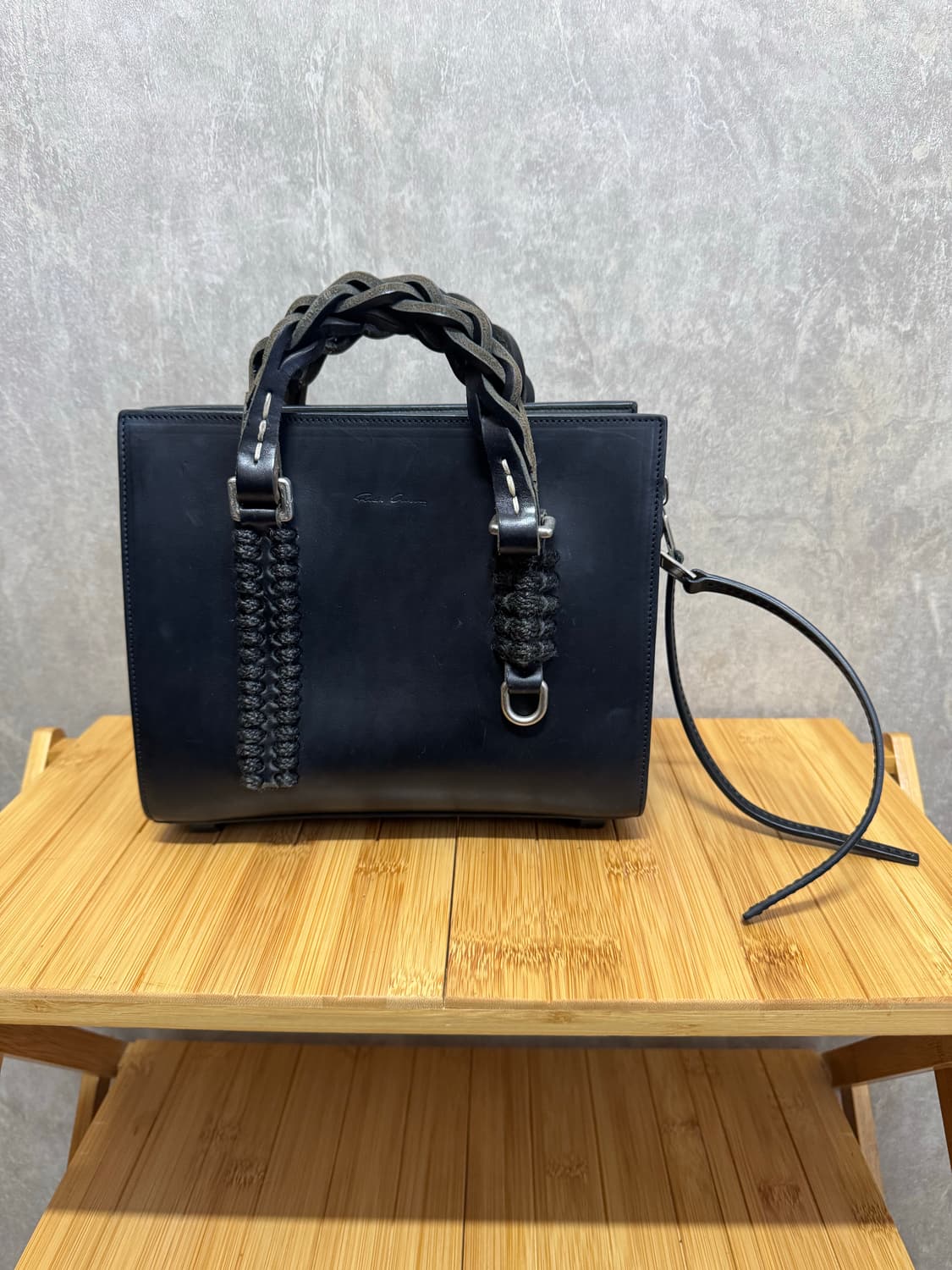 OS / Rick Owens 릭오웬스 블레이드 핸들 레더 백 상품이미지1