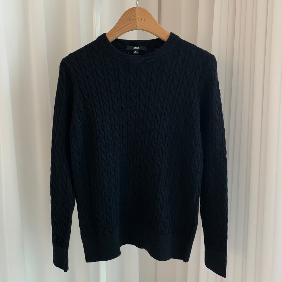 일본 유니클로 트위스트 패턴 라운드 니트 상품이미지2