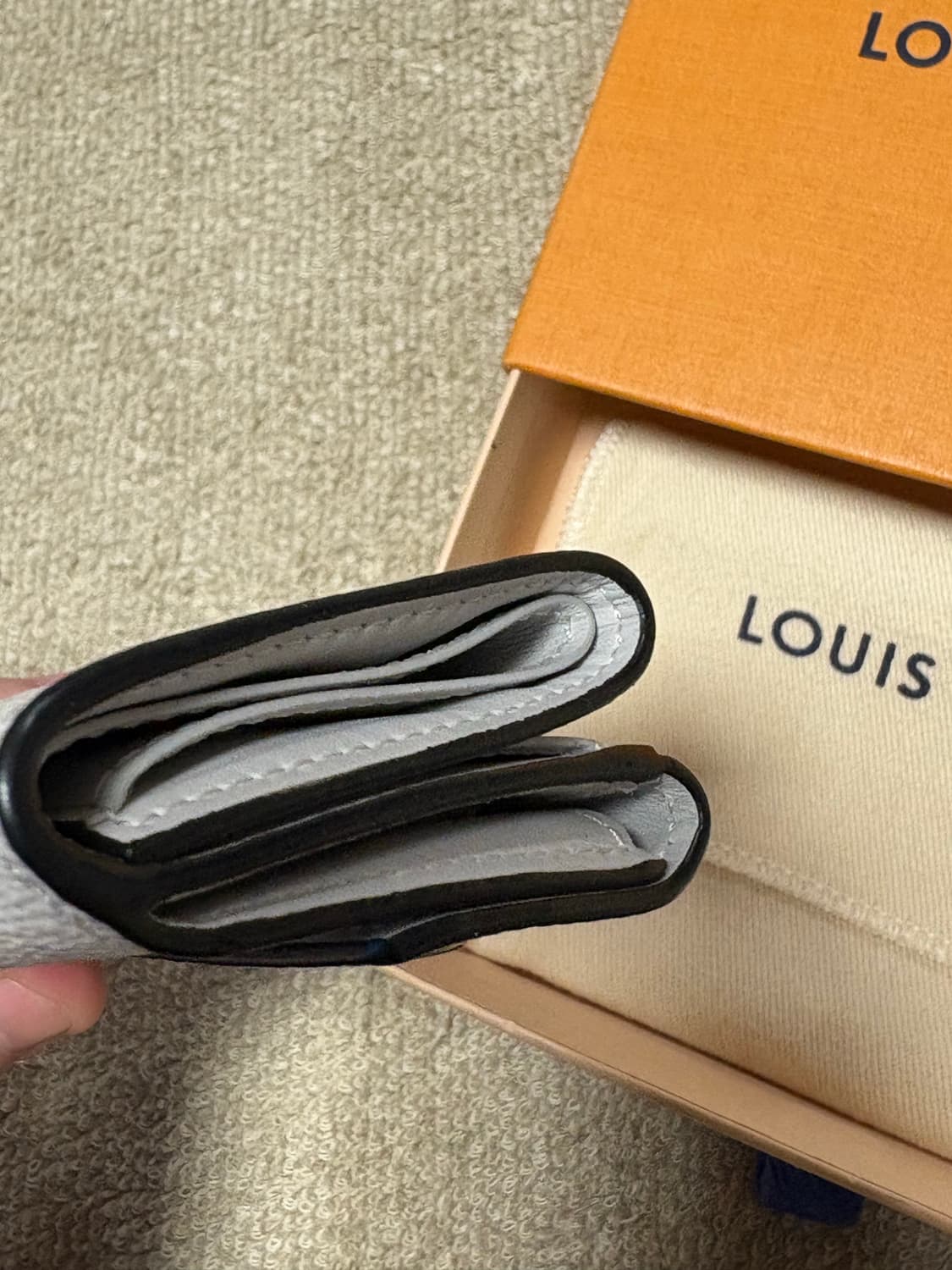 루이비통 안타르티카 트라이 폴드 지갑 상품이미지6