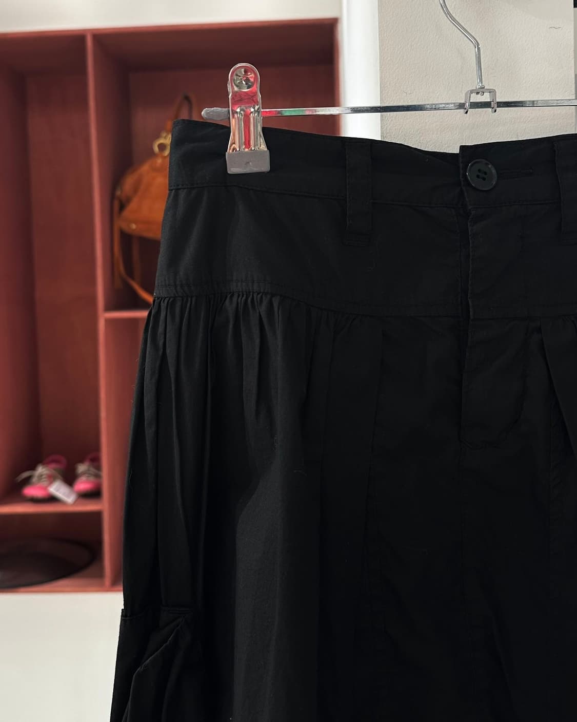 주카 블랙 코튼 핀턱 하프 팬츠  상품이미지2