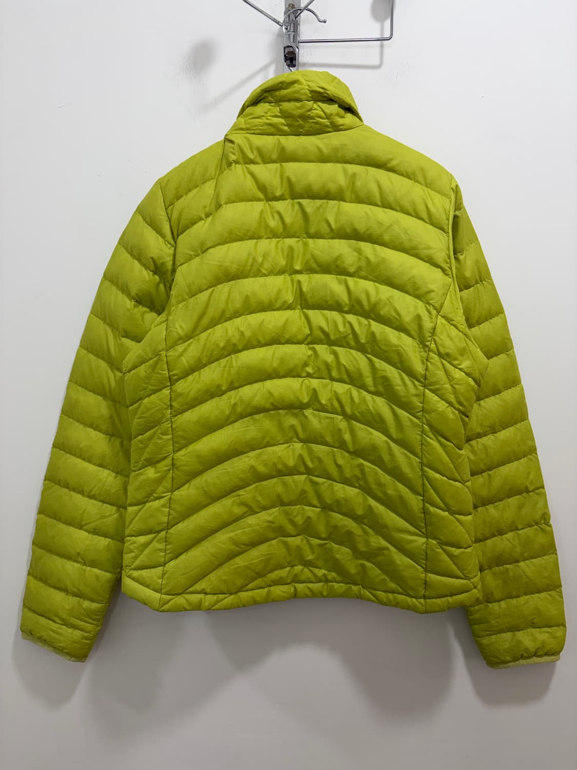 파타고니아 라임색 경량패딩 상품이미지7