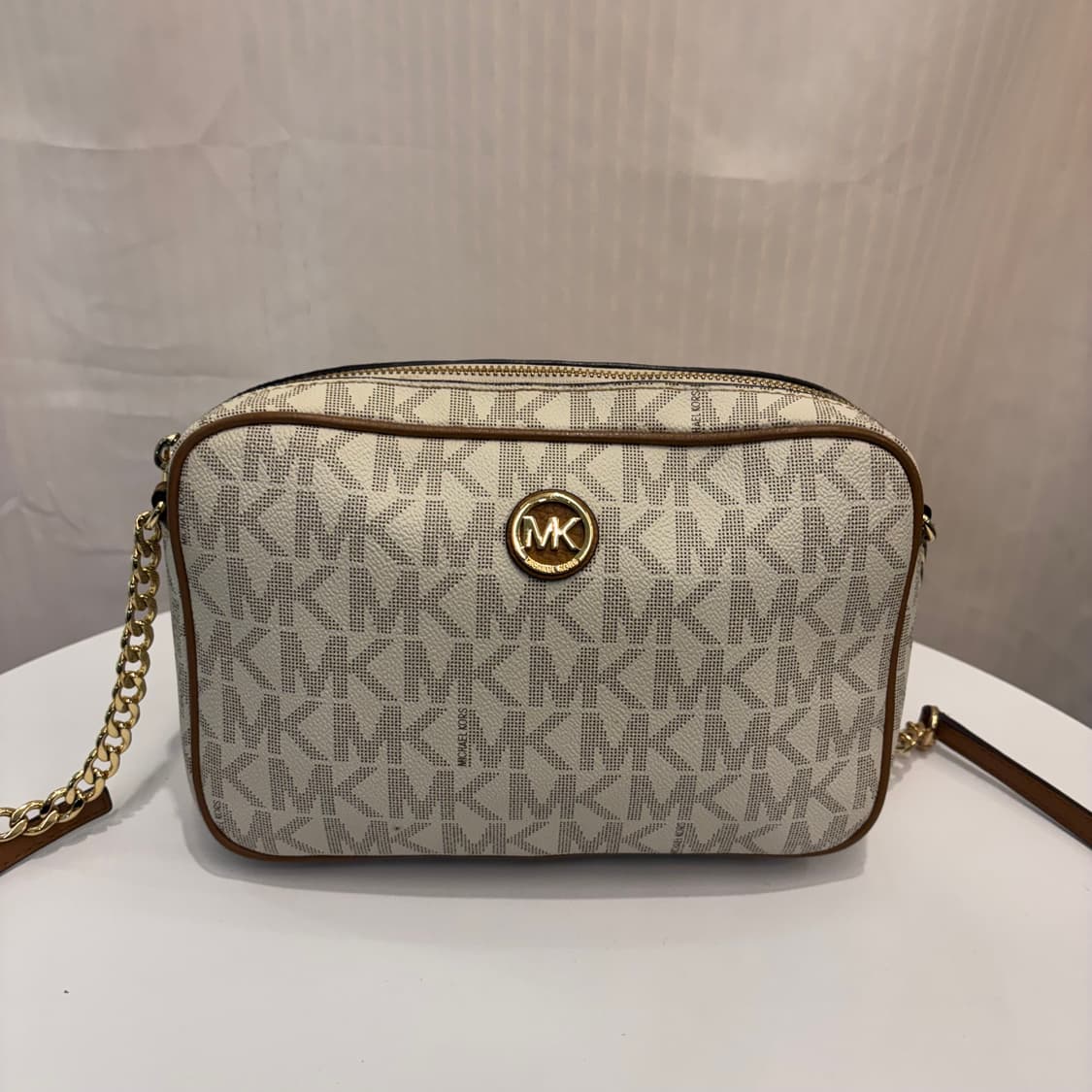 정품 마이클코어스 사각 크로스백     상품이미지2