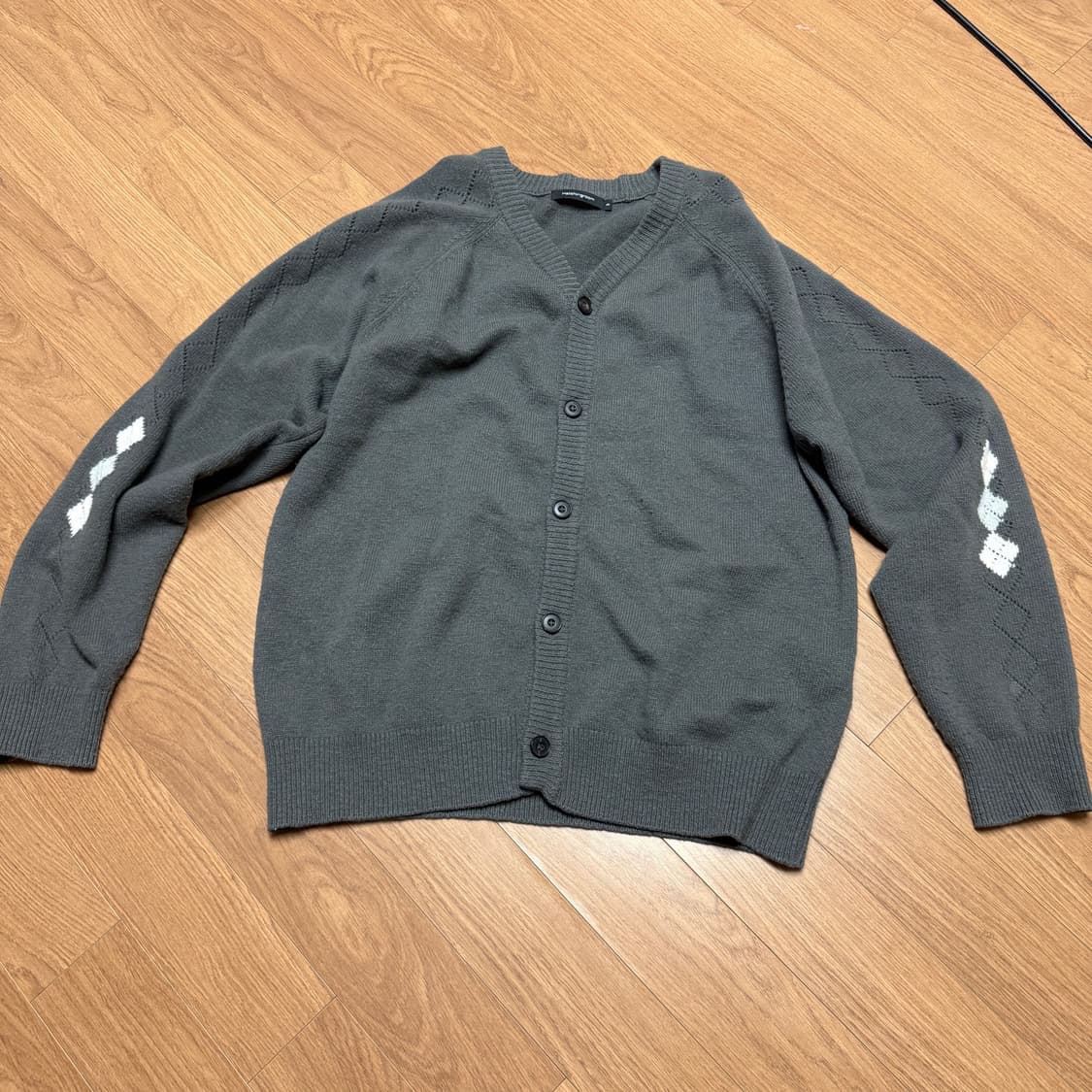 해칭룸 아가일 가디건 차콜 색상 2사이즈 상품이미지2