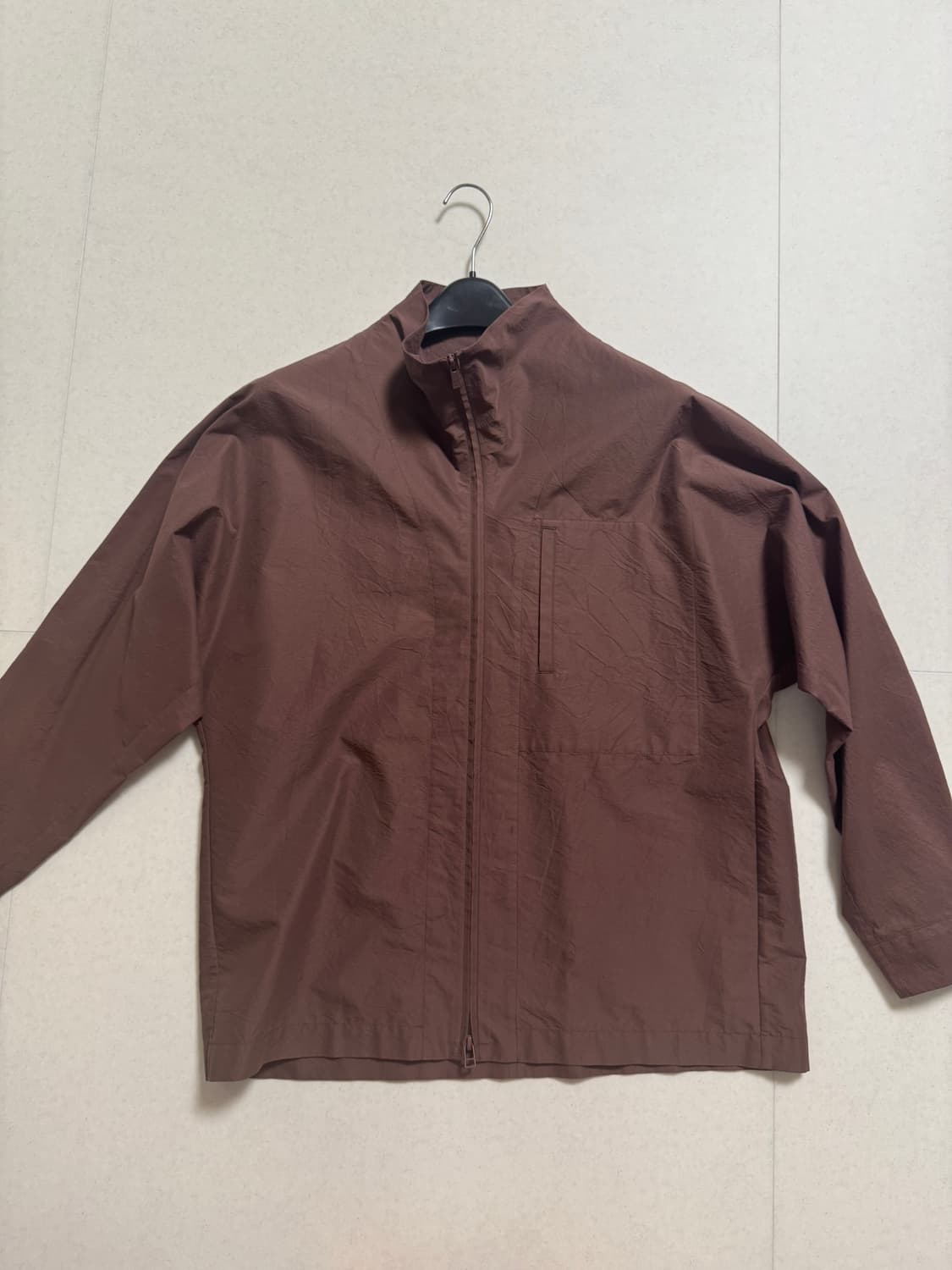 옴므플리세 24시즌 브라운 바람막이 3 상품이미지1