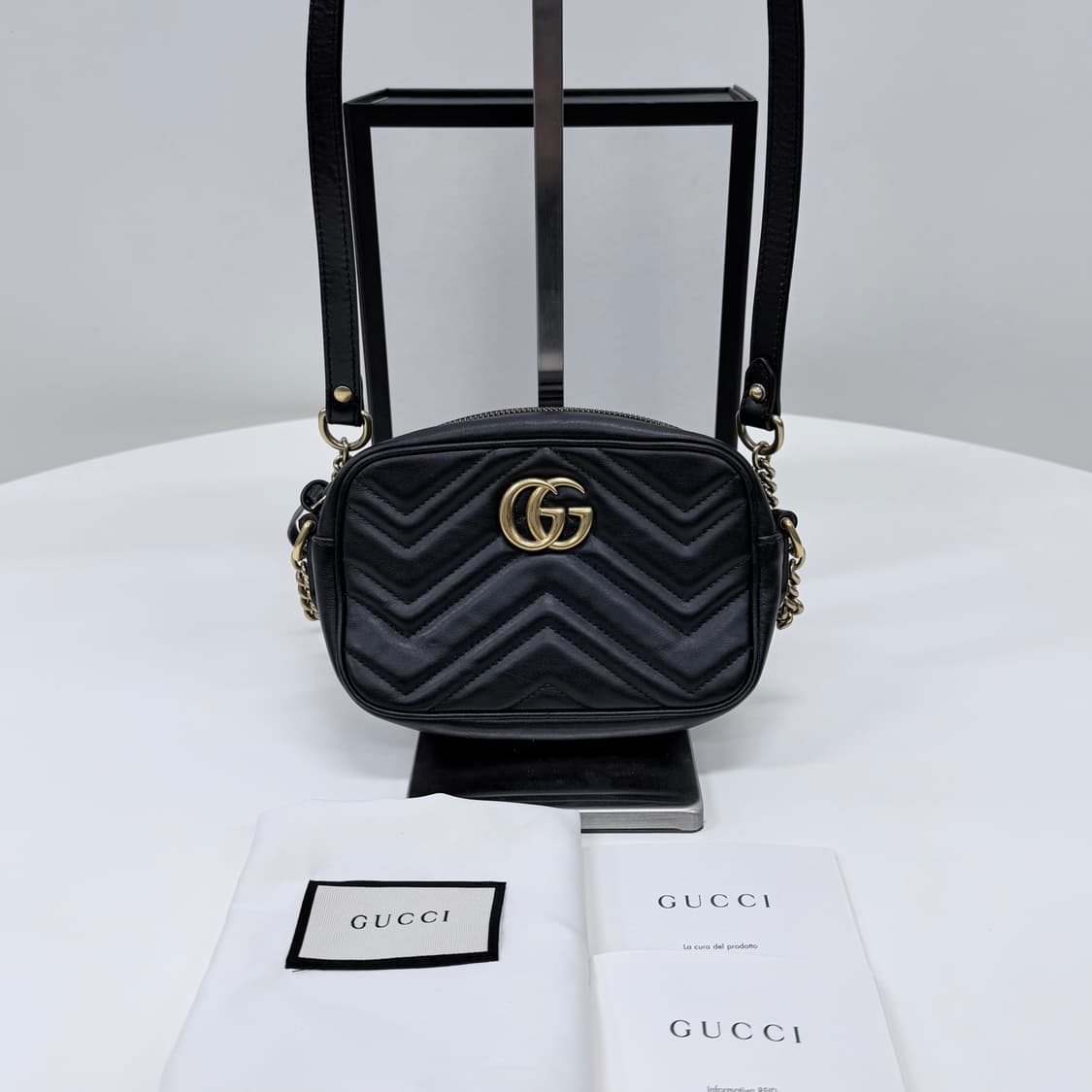 [A+급/미니] 구찌 GG 마몬트 마틀라세 크로스백 블랙 상품이미지1
