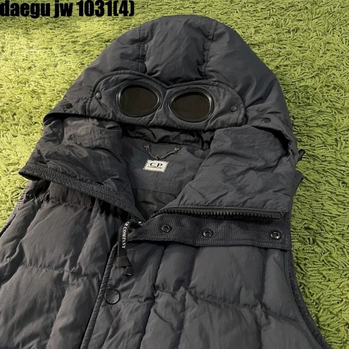 C.p 컴퍼니 패딩조끼 상품이미지2