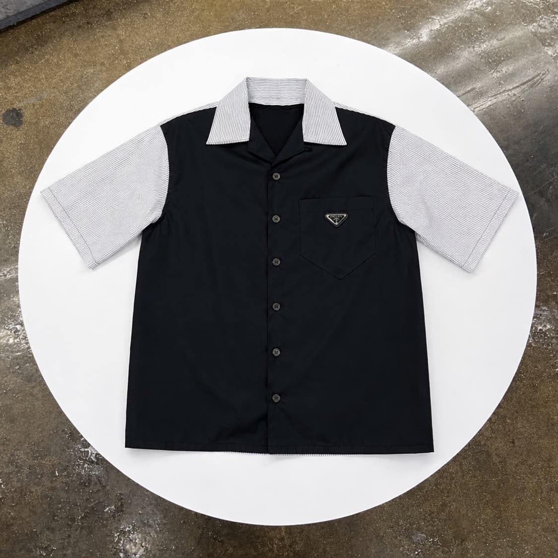 프라다 삼각로고 셔츠 반팔 [S사이즈] 상품이미지1