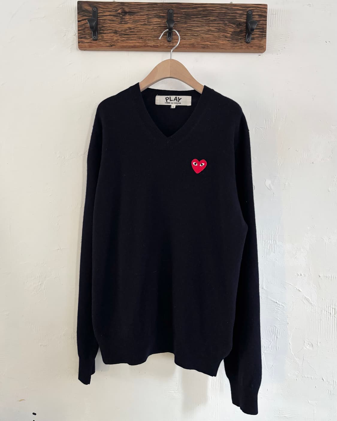 COMMEdesGARCONS 꼼데가르송 레드와펜 네이비컬러 브이넥 울 니 상품이미지3