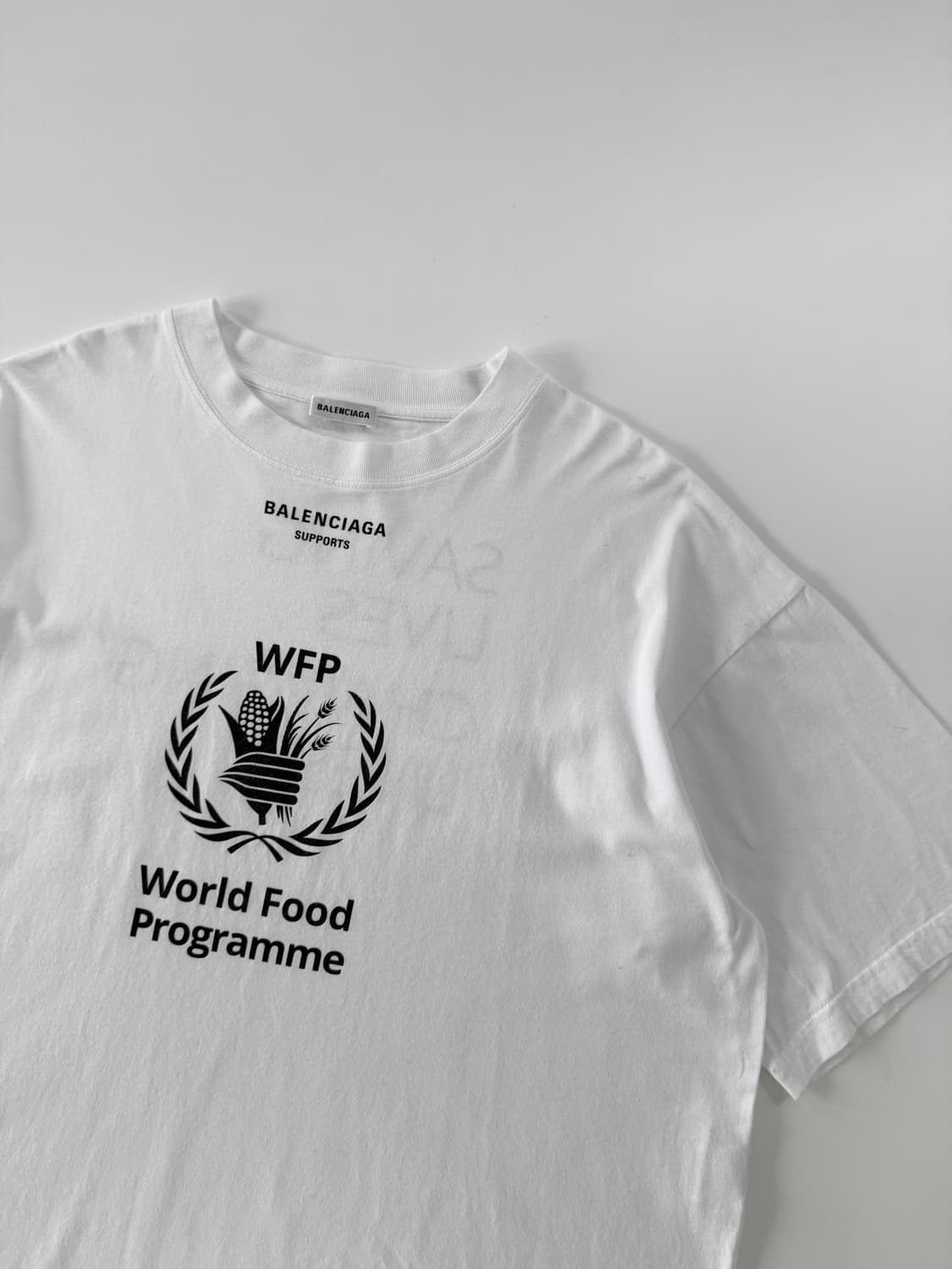 발렌시아가 x WFP 오버핏 프린팅 화이트 반팔티셔츠 상품이미지3