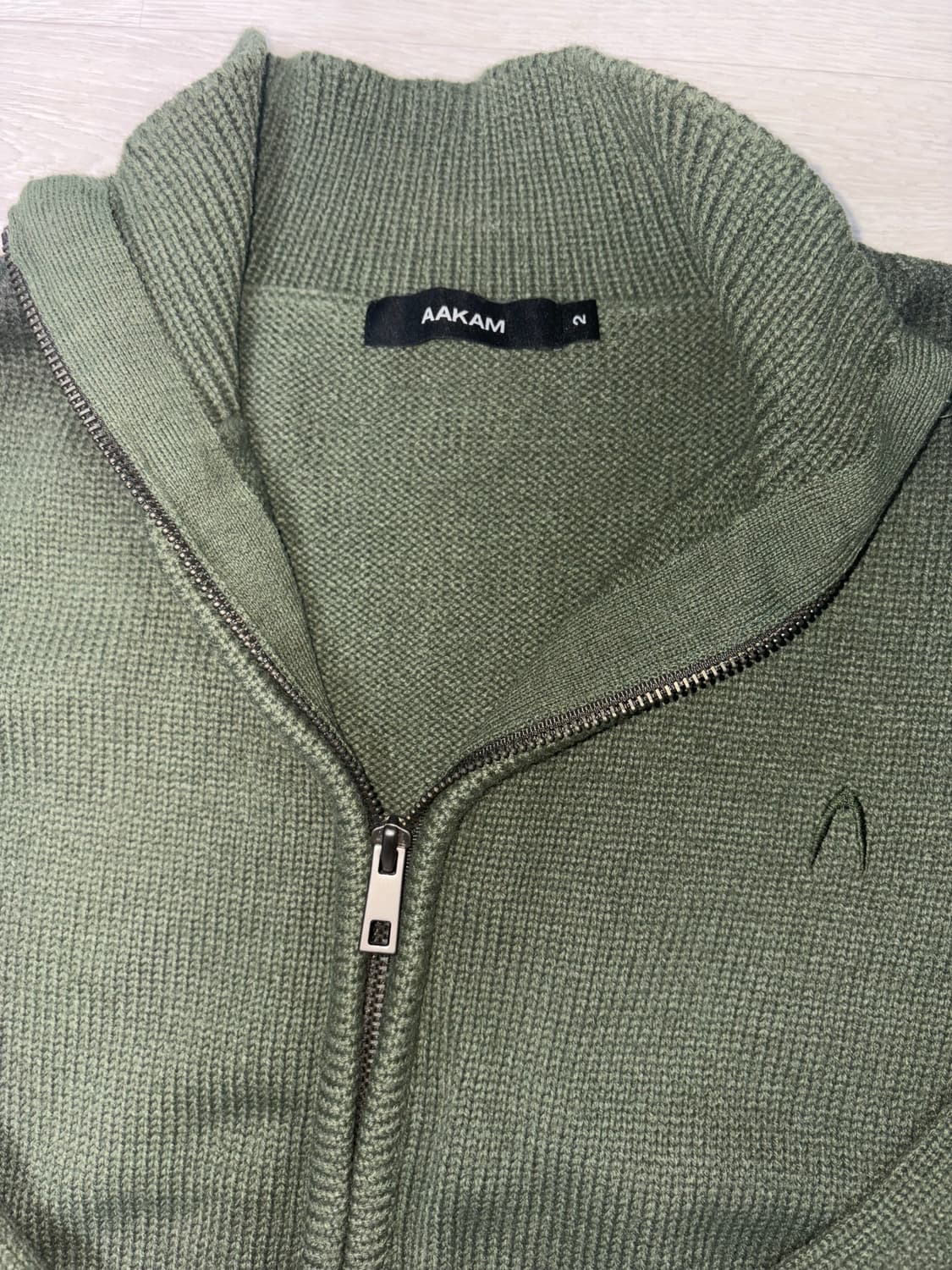 아캄 Sprayed Zip-Up Sweater (Khaki) 상품이미지4