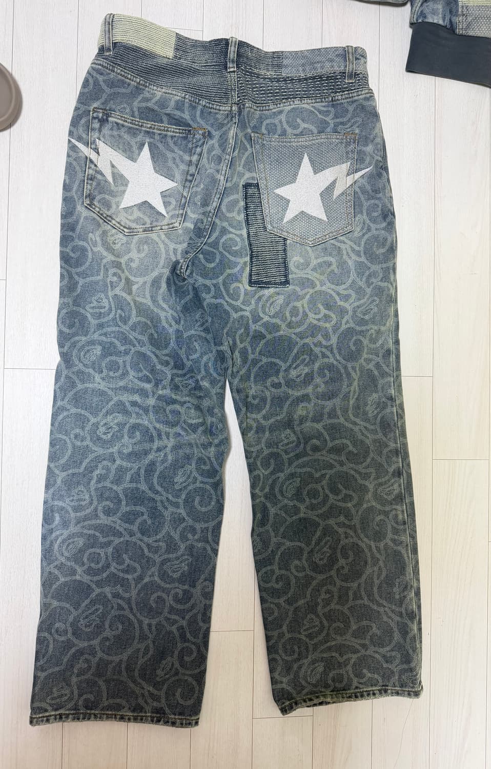 베이프 클라우드 카모 자카드 업사이클 릴렉스드 핏 13온즈 데님 팬츠 인 상품이미지3