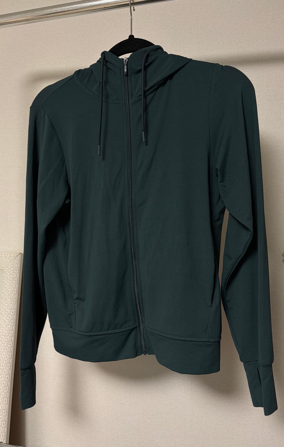 유니클로 바람막이 후드집업 다크그린 상품이미지2