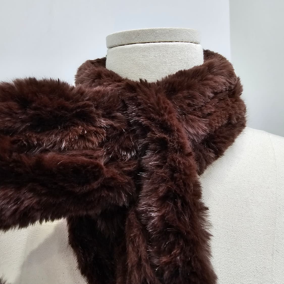 토끼털 래핏퍼 브라운 겨울 폼폼 머플러 상품이미지4