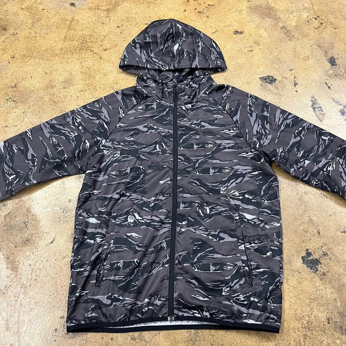 나이키 카모 밀리터리 그레이 블랙 바람막이  상품이미지3