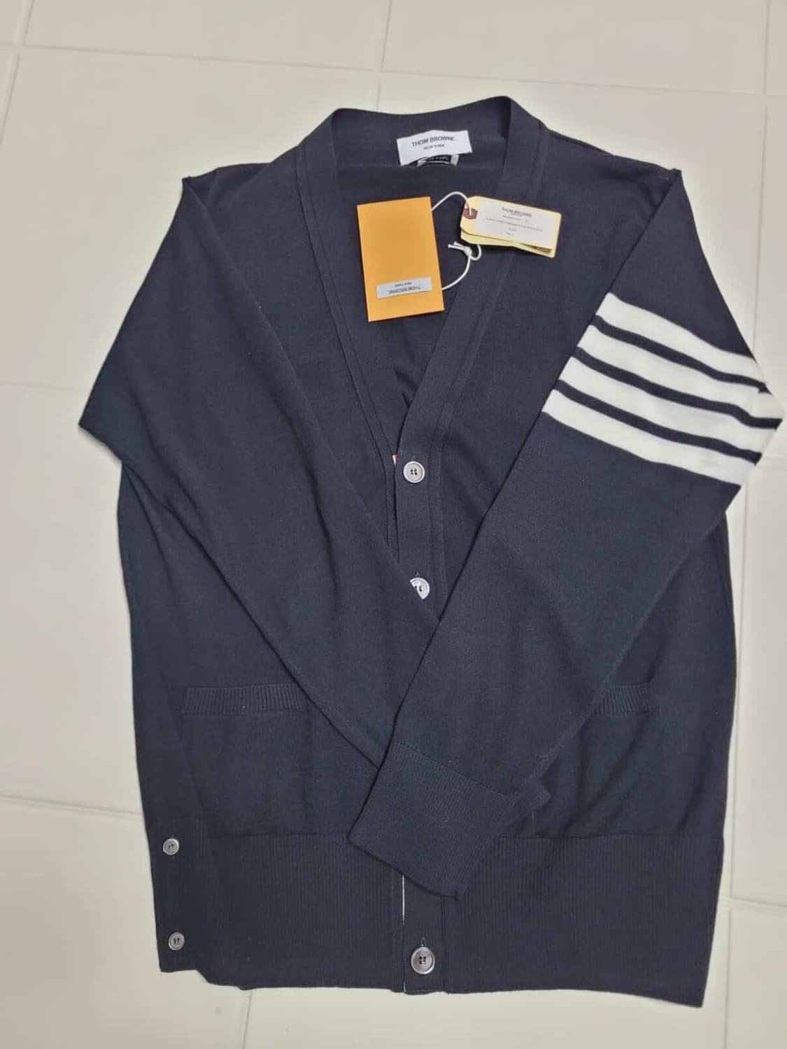 (새상품 미사용)톰브라운 메리노울 가디건 팝니다. 상품이미지1