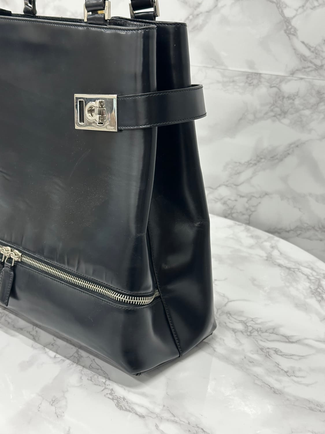 페레가모 간치니 레더 핸드백  상품이미지3