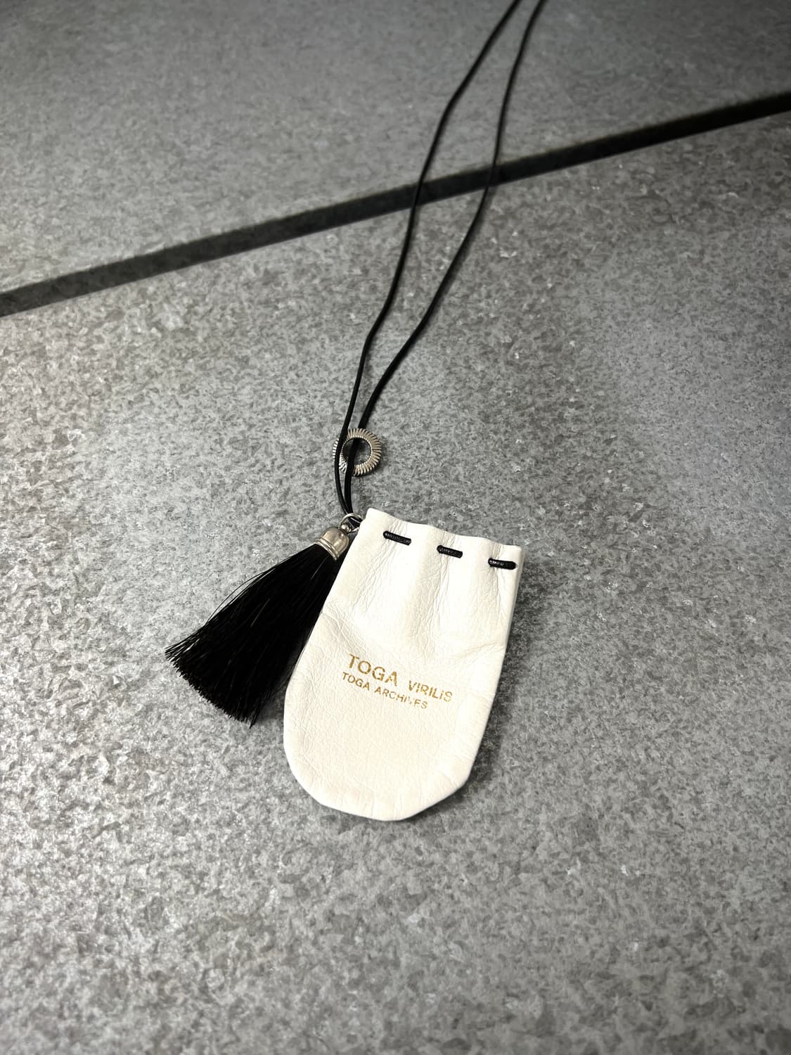 TOGA VIRILIS-LEATHER POUCH NECKLACE 상품이미지3