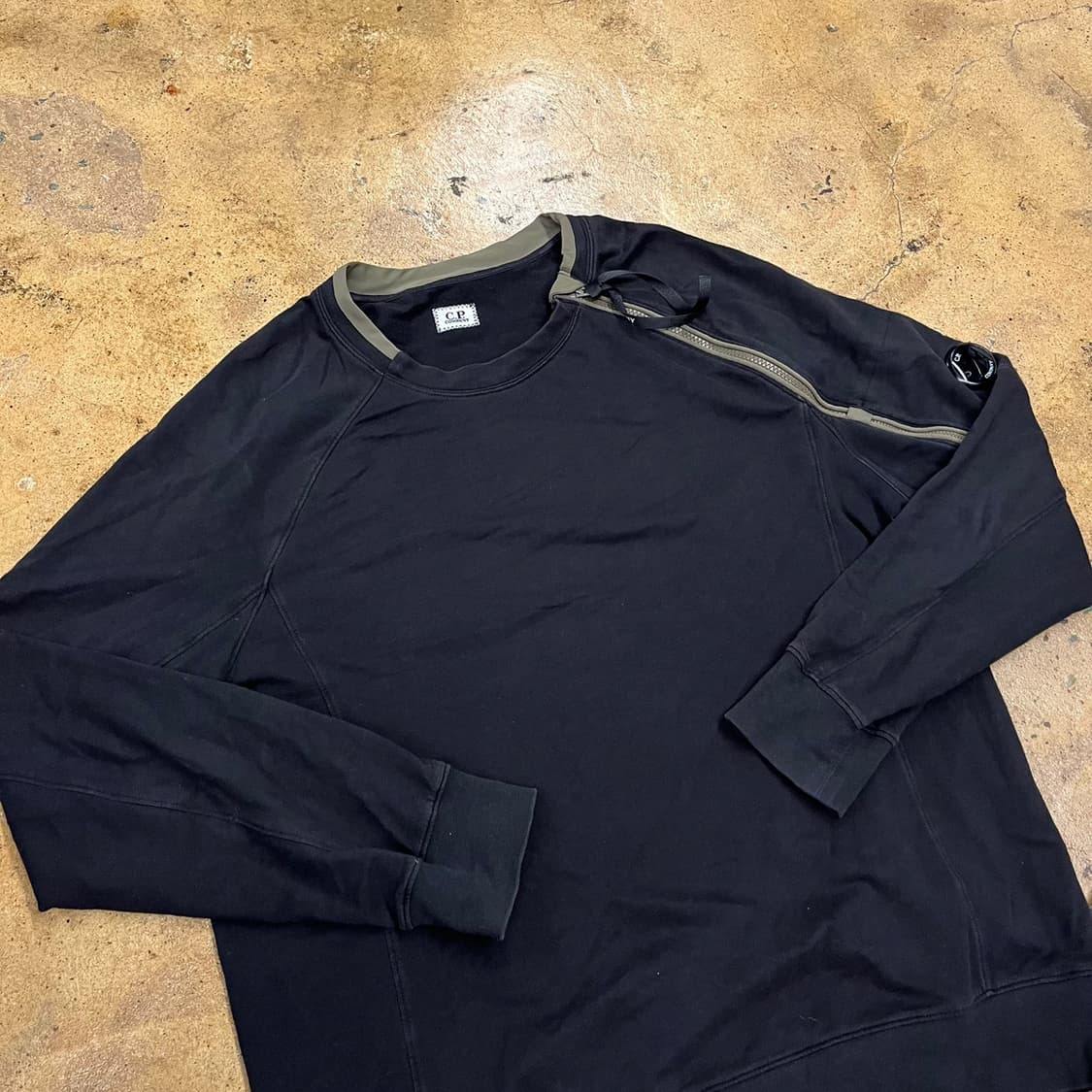 [정품/XL] CP컴퍼니 사선 지퍼 디테일 맨투맨 b14 상품이미지1