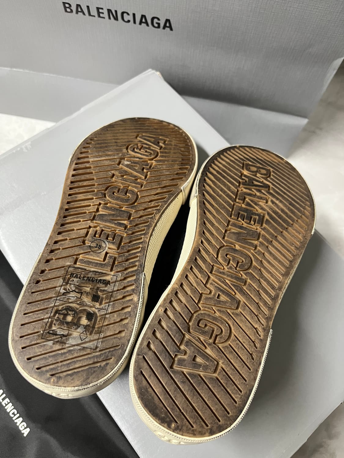 발렌시아가 블랙스니커즈 35(230)새상품 상품이미지5