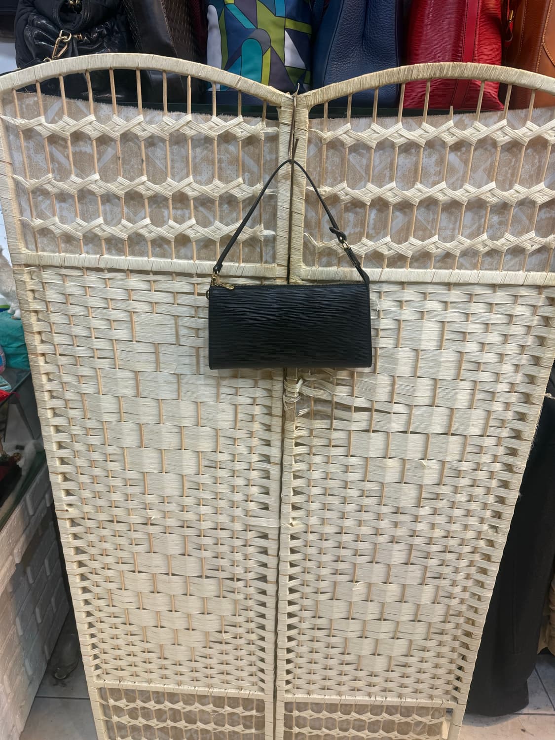 정품 루이비통 에삐 포쉐트악세수아 팝니다 상품이미지1