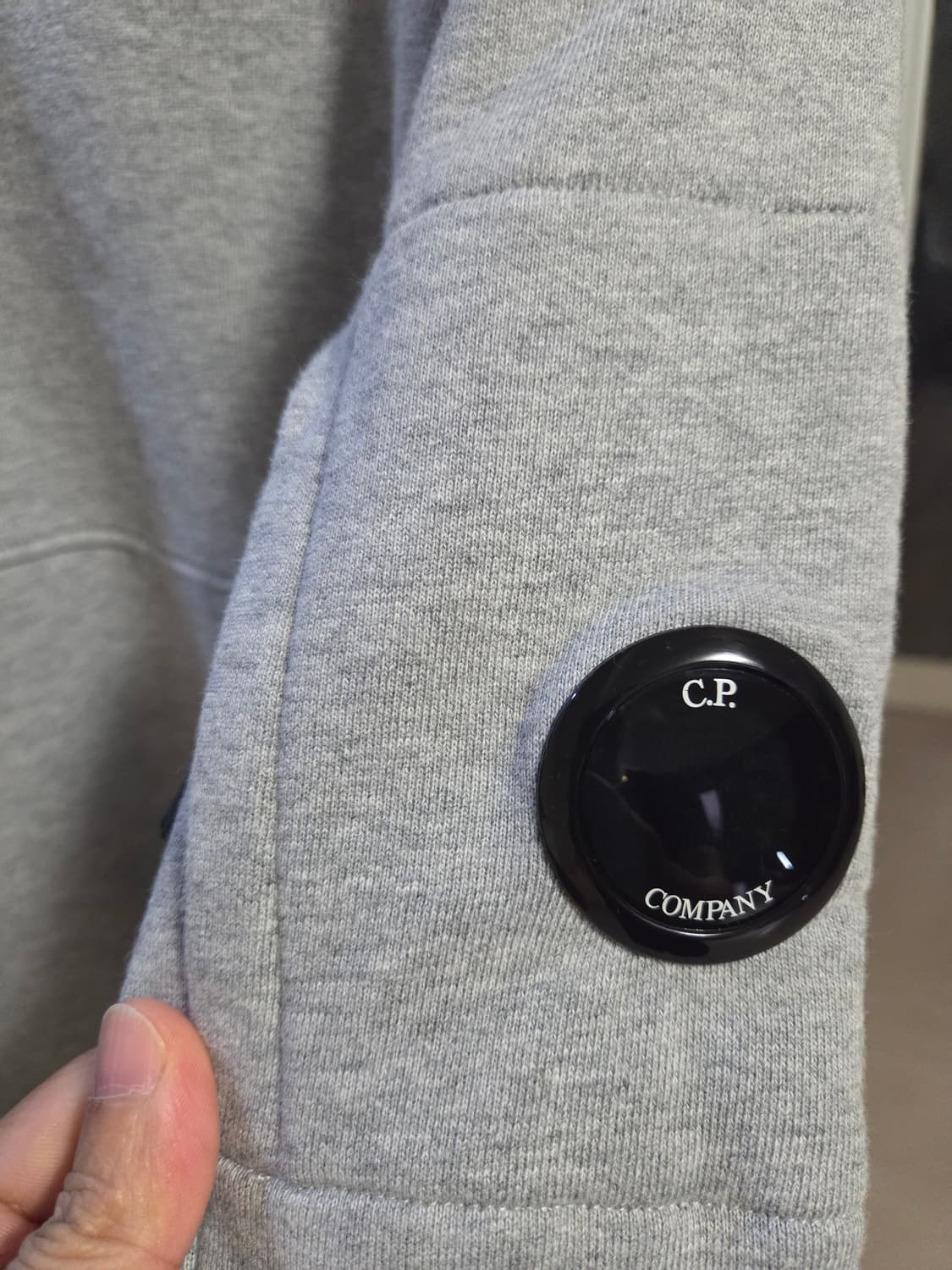 C.P컴퍼니 렌즈 와펜 후드 티셔츠 (M 그레이) 상품이미지5
