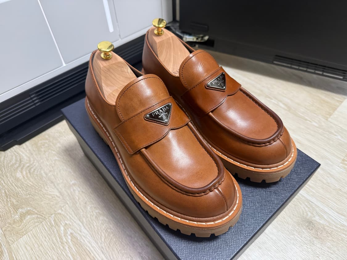 프라다 브라운 레더 로퍼 슈즈 9사이즈 새상품 상품이미지1