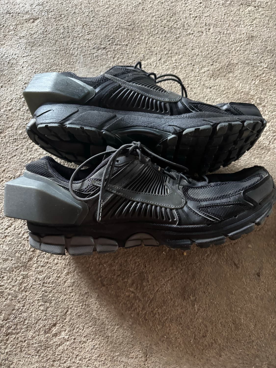 NIKE C A-COLD-WALL Zoom Vomero 5 Black 상품이미지3