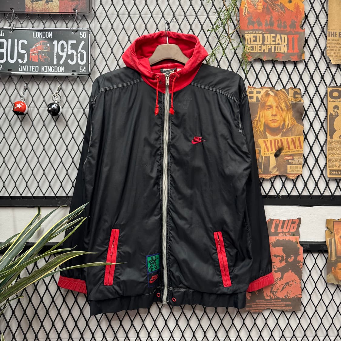 00s 나이키 올드스쿨 바람막이 후면 그래픽 로고 포인트 블랙 레드 상품이미지1
