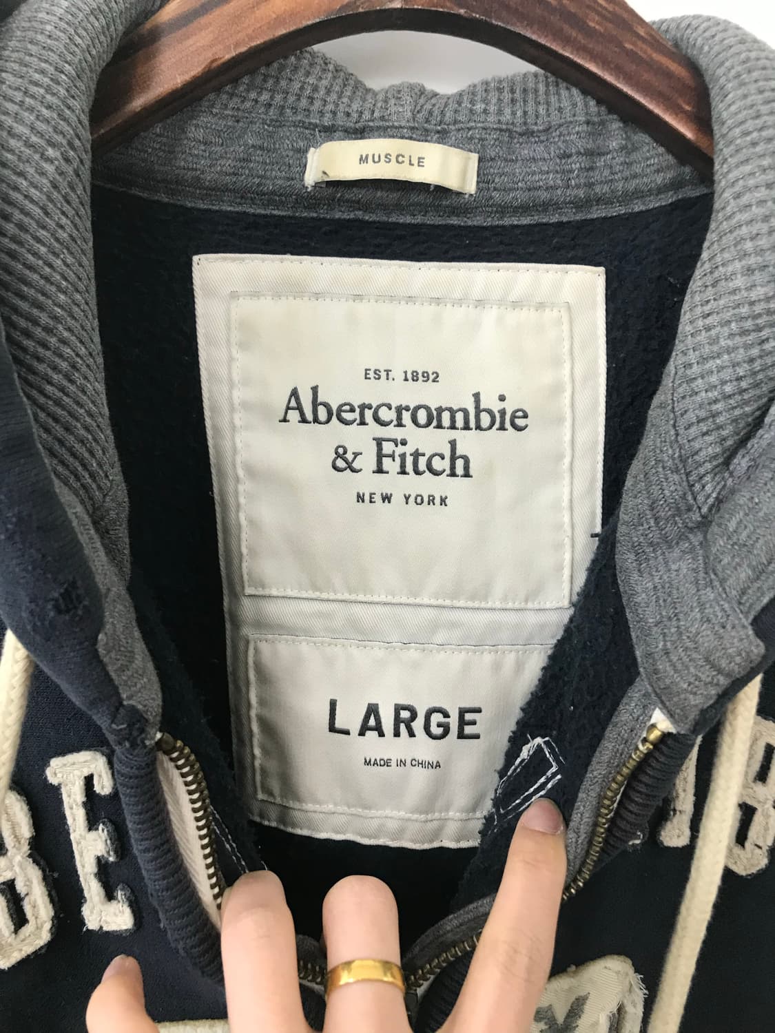 아베크롬비 y2k 와투케 네이비 후드집업 상품이미지5