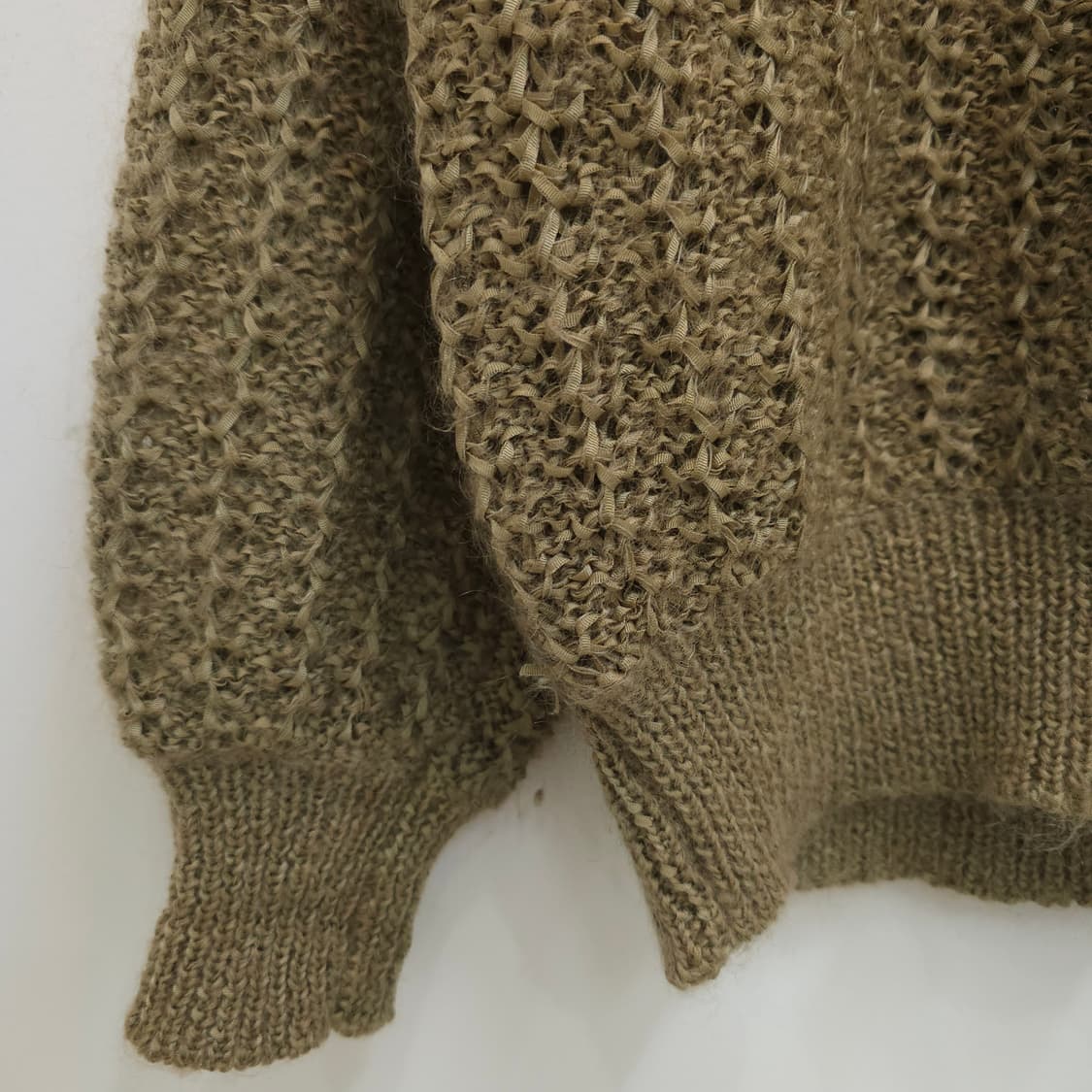 카키 울혼방 진주넥 테이프사 여성 니트 상품이미지6