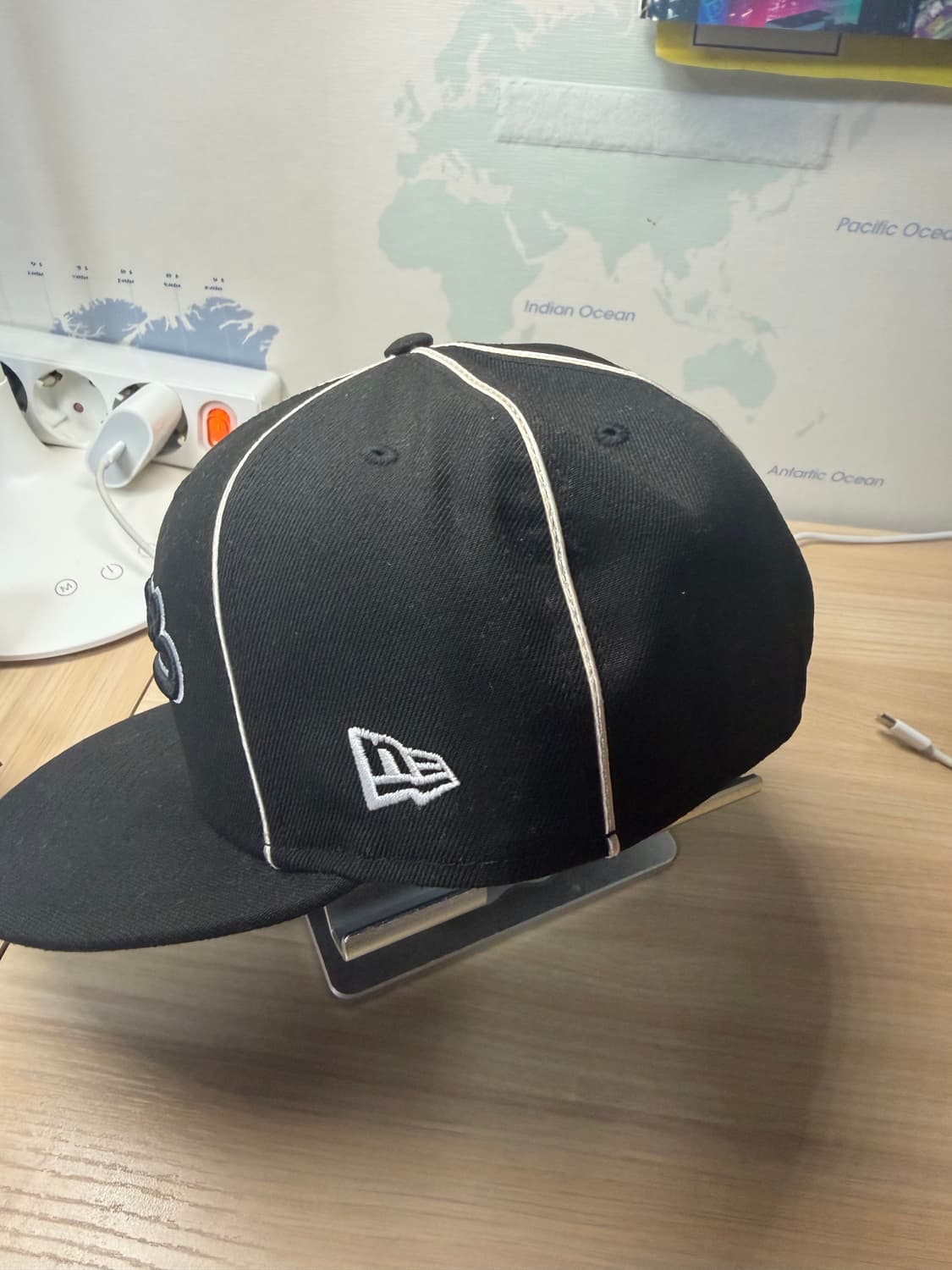 슈프림 파이핑 스크립트 로고 뉴에라 블랙 738 상품이미지3