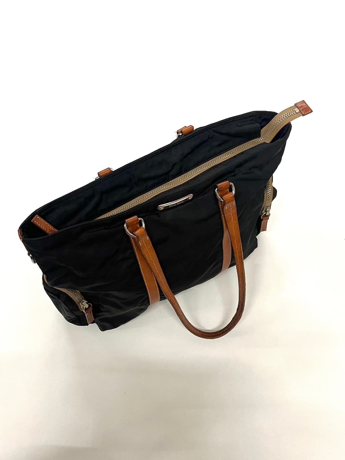 미우미우 93 아카이브 나일론 레더 숄더백 상품이미지5