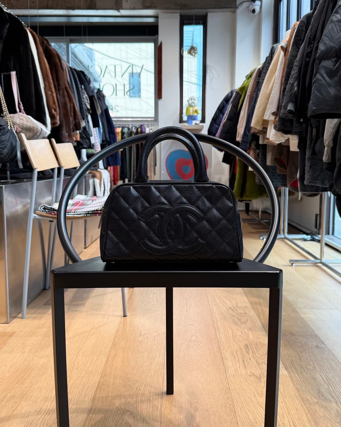 샤넬 블랙 캐비어 볼러백  상품이미지1