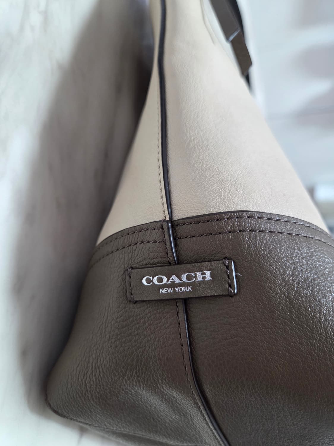 코치 블리커 쿠퍼 사첼백 상품이미지4