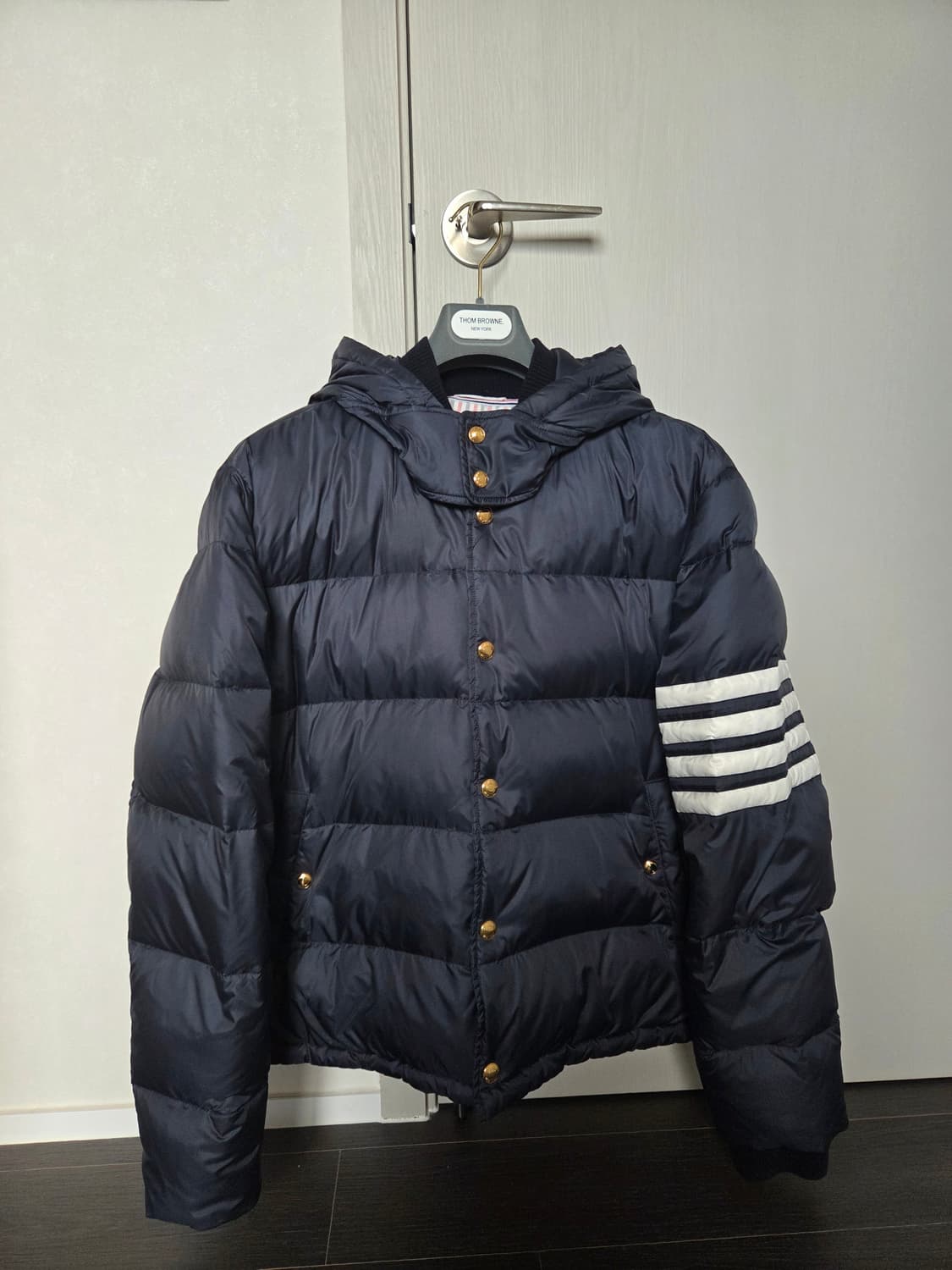 톰브라운 매트 나일론 사선 다운 봄버 자켓 상품이미지1