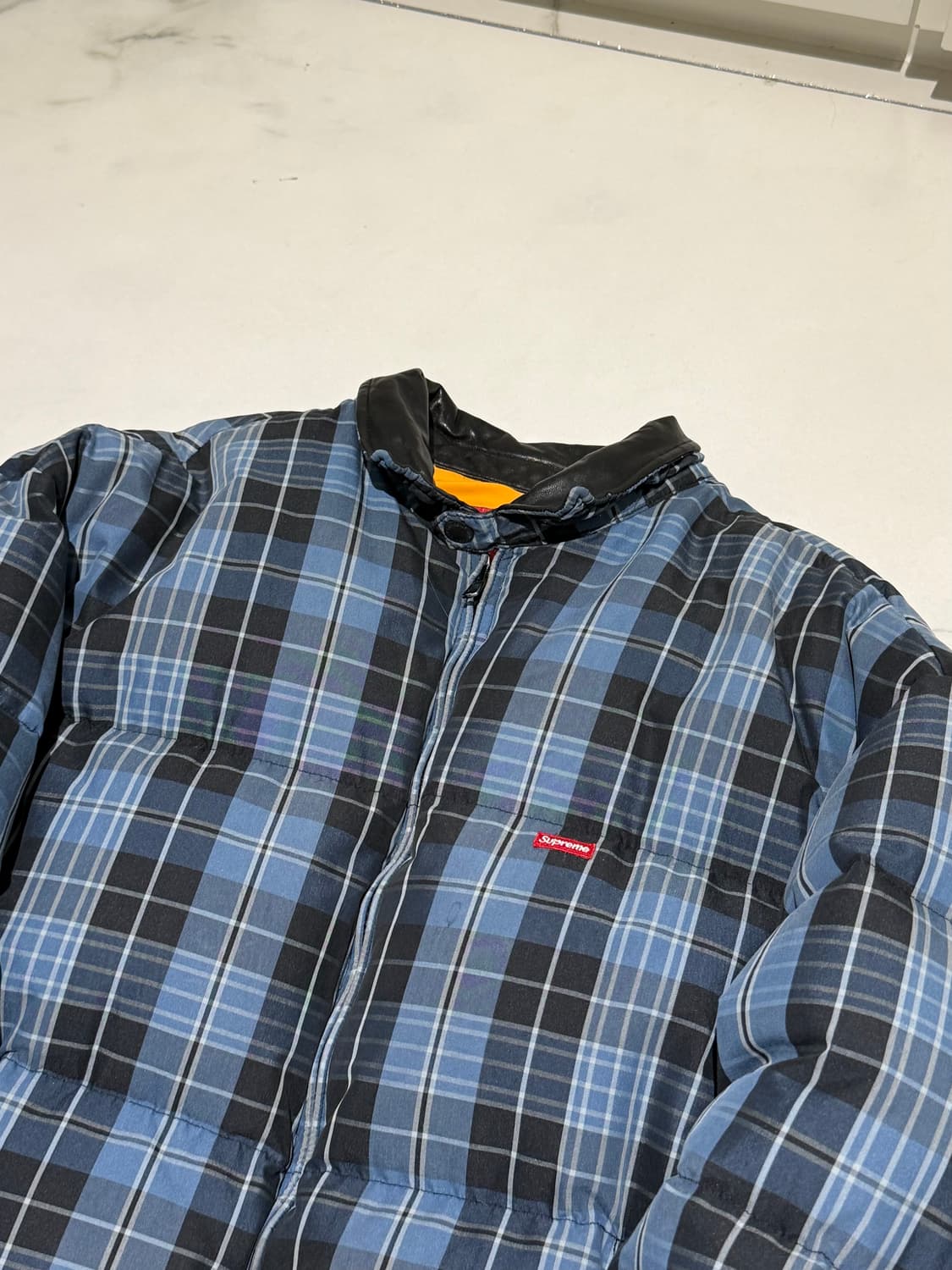 슈프림 FW19 레더 카라 체크 푸퍼 자켓  상품이미지4