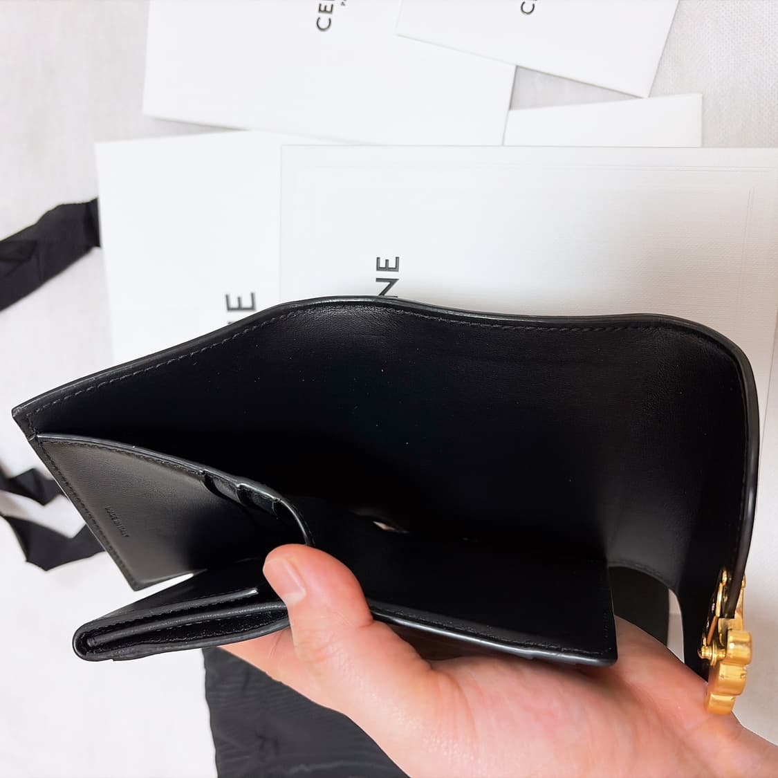 정품) 셀린느 트리옹프 플랩 지갑 상품이미지7