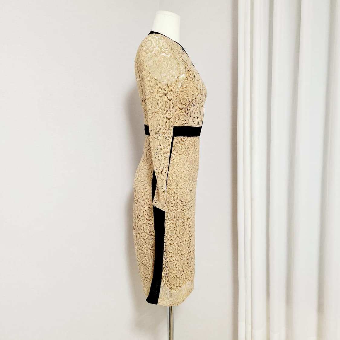 버버리 프로섬 드레스 원피스 골드자수 레이스 (55) 상태최상 상품이미지3