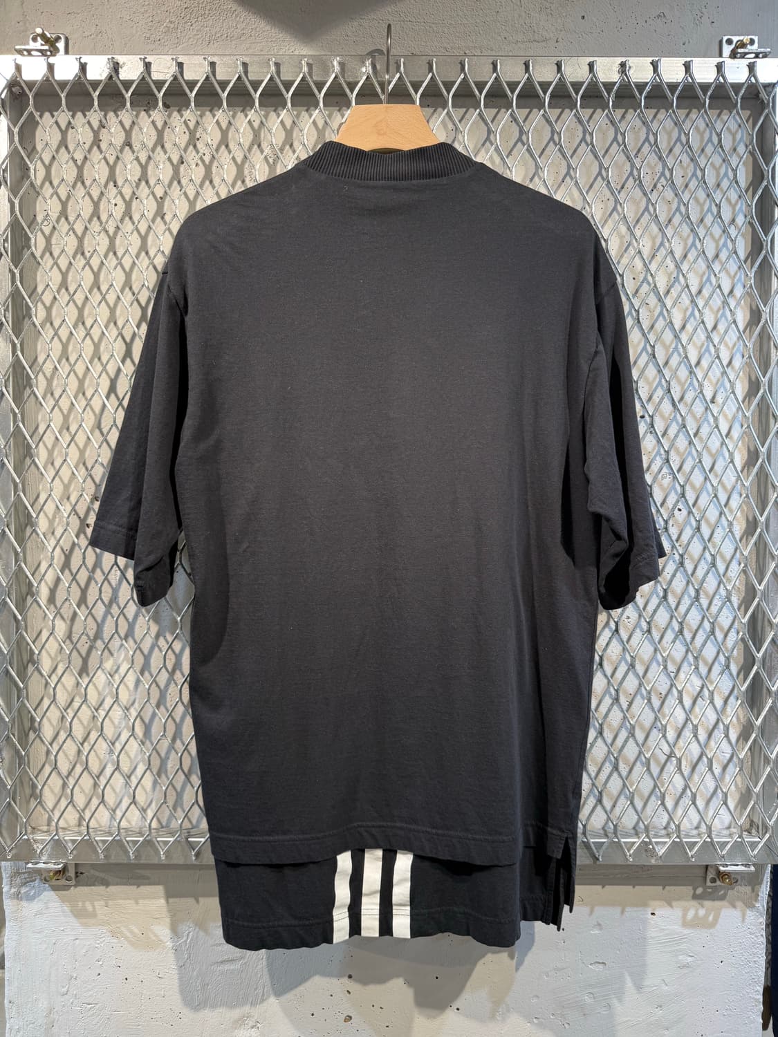 Y-3 아디다스 x 요지 야마모토 모크넥 로고 반팔 티셔츠 상품이미지5