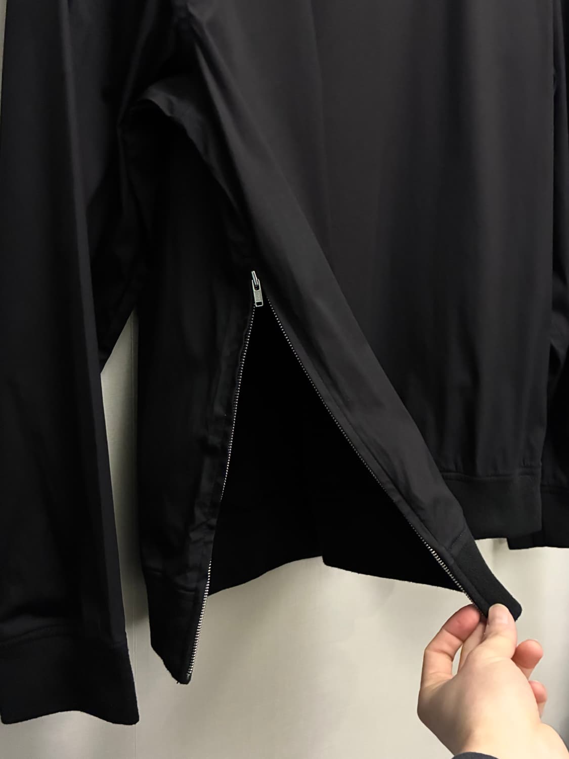 (M/103)Theory 띠어리 나일론 폴리 사이드지퍼 크루넥 맨투맨 상품이미지7